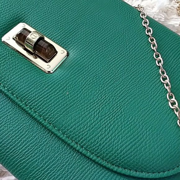 Green Clutch - Picture 2 of 3